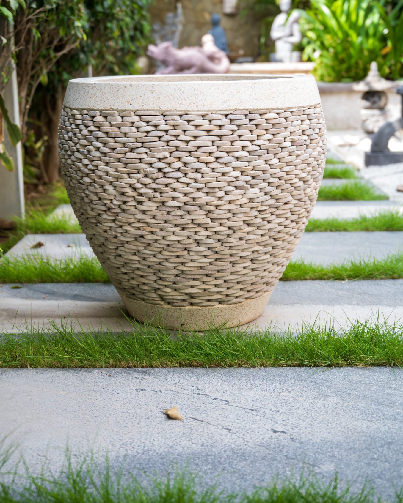 Dusky Pebble Garden Planter (medium)