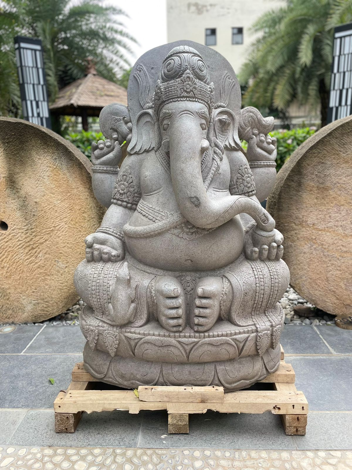 Stone Statues – LandscapeStudio