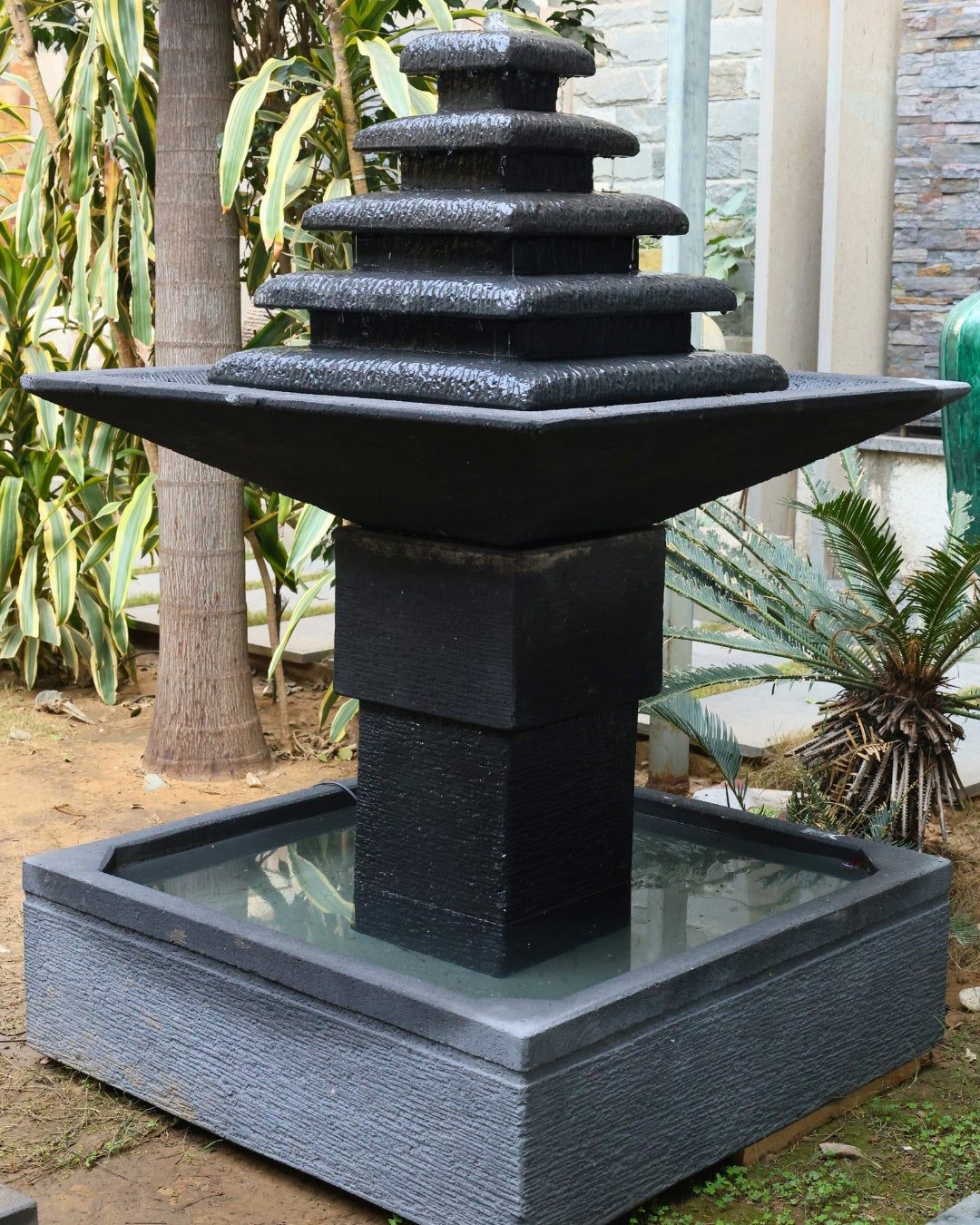 Pyramid pillar fountain