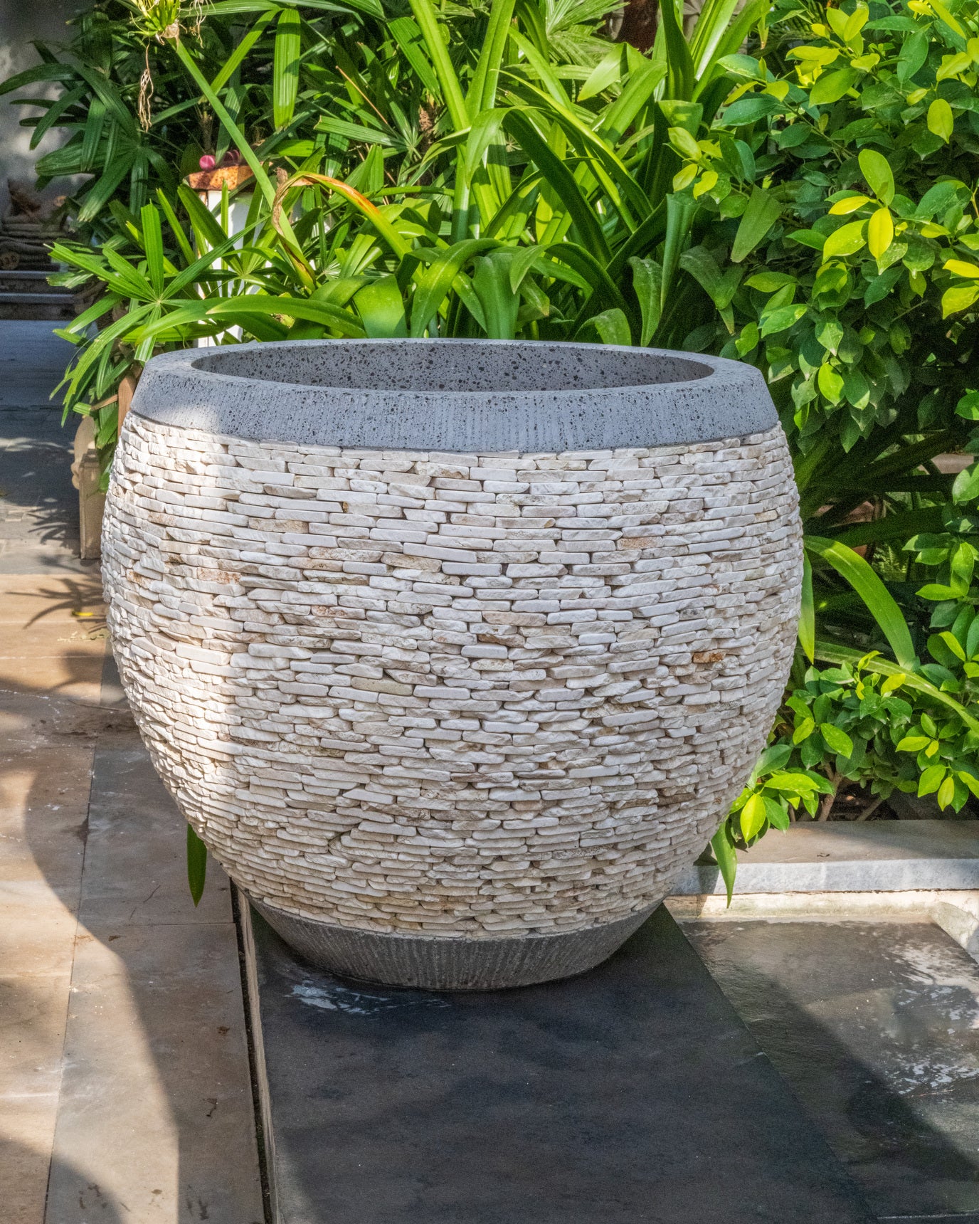 Marbleised Riverstone Planter (medium)