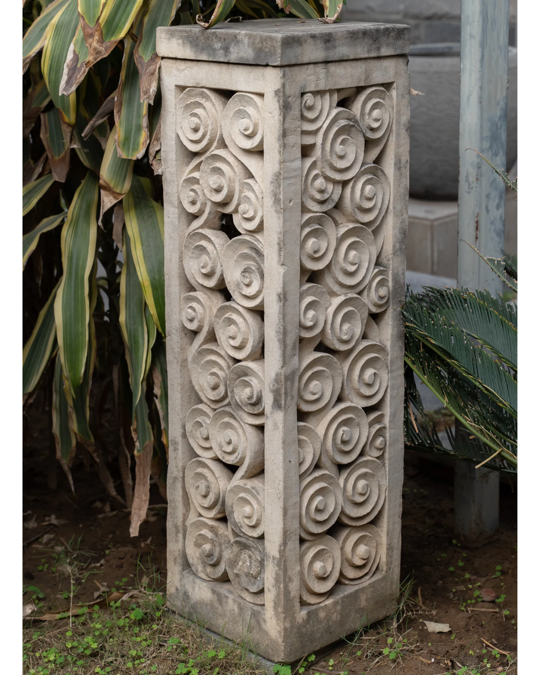 Embracing Curves Pillar